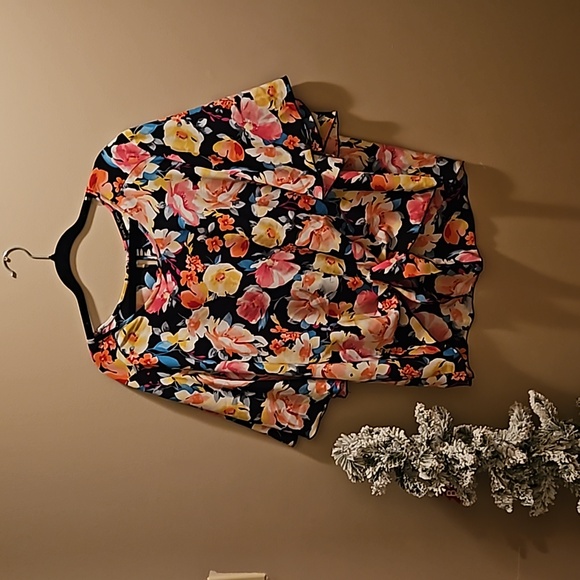 Floral Bell Short Sleeved Blouse - Picture 1 of 5